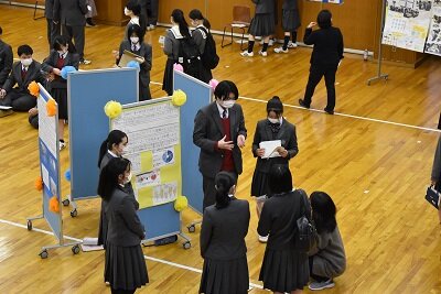 高校1年生ポスターセッション.jpg